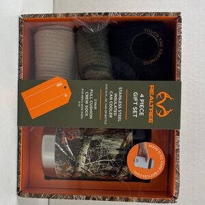 Realtree Camo Tumbler and Socks Set